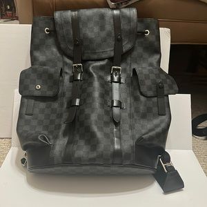 Louis Vuitton. Almost new Louis Vuitton Christopher.